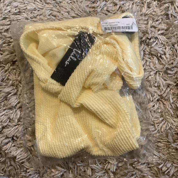 Lulus Textured Ribbed Ruched Bodysuit - Banana - Picture 6 of 7